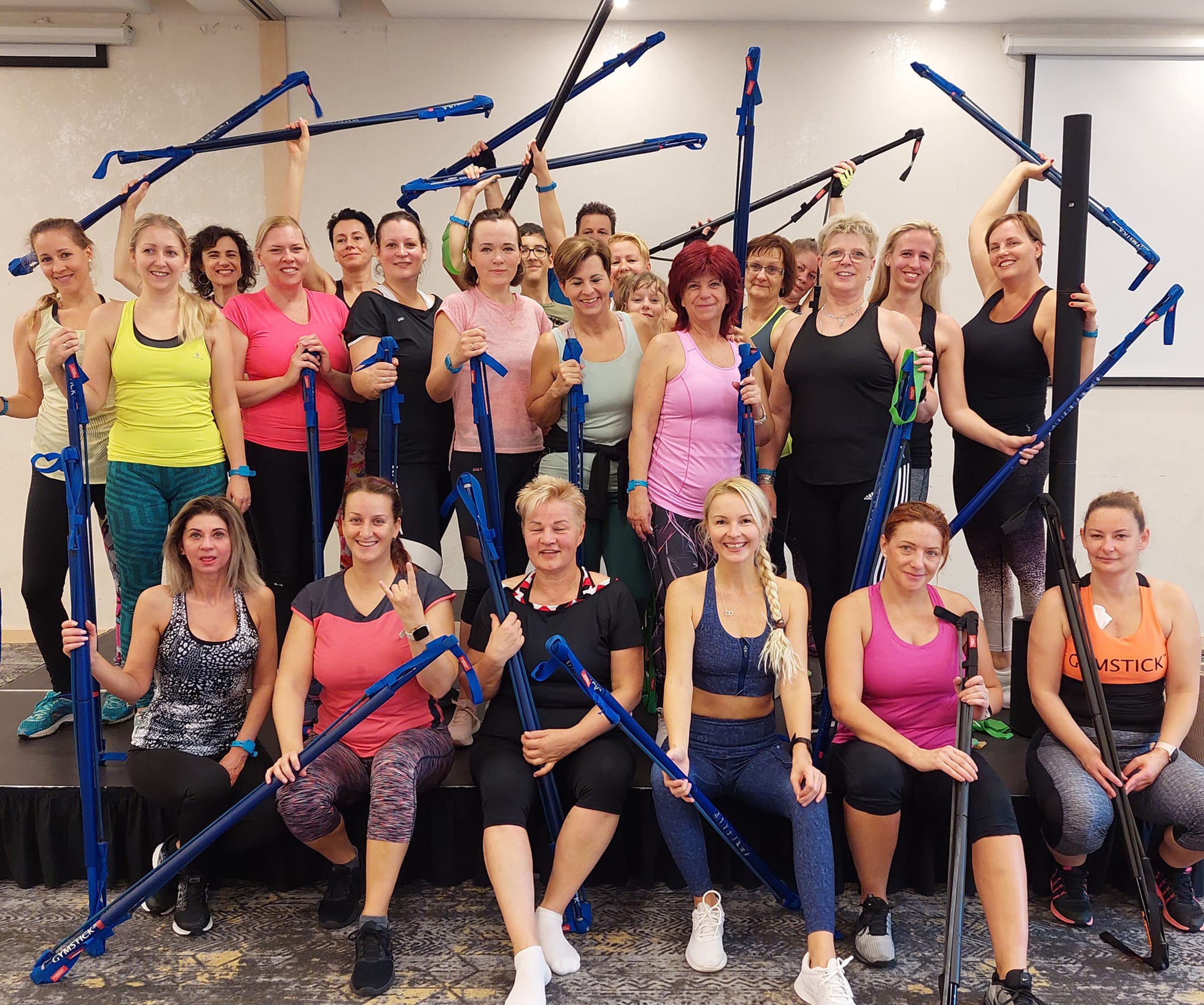 Beautyfitness tábor vidám társaság gymstickes edzés